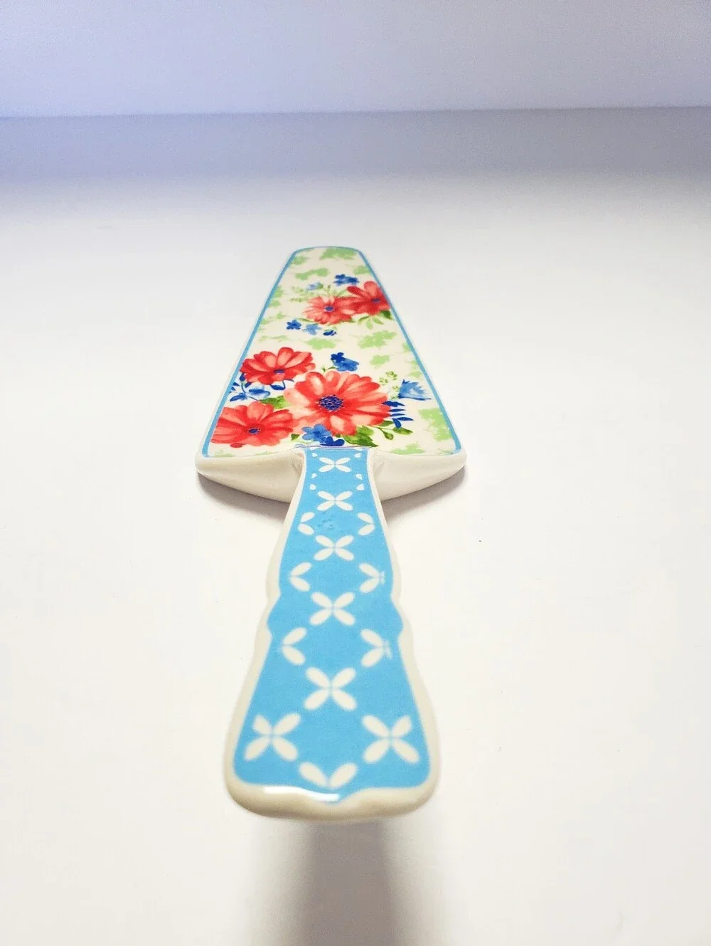 The Pioneer Woman Classic Charm Ceramic Pie Server